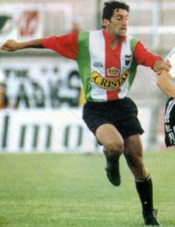 Mario Salas (Universidad Católica) jugó en 1995 en Palestino.