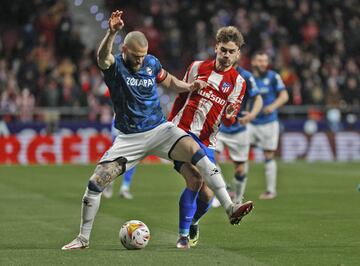 Víctor Laguardia y Antoine Griezmann.