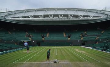 Así se encuentra la hierba de Wimbledon a estas alturas de torneo.