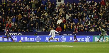 Boateng scores his side's first goal. 1-1.