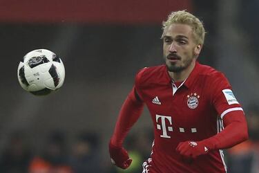 Hummels dyes hair blonde after losing Oktoberfest bet