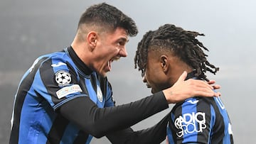 Atalanta's Nigerian forward #11 Ademola Lookman celebrates scoring the opening goal with his teammate Atalanta's Italian midfielder #16 Raoul Bellanova during the UEFA Champions League football match VfB Stuttgart vs Atalanta BC in Stuttgart, southwestern Germany on November 6, 2024. (Photo by Thomas KIENZLE / AFP)