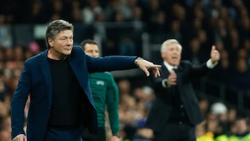 MADRID, 29/11/2023.- El entrenador del Nápoles, Walter Mazzarri, durante el partido de la fase de grupos de la Liga de Campeones entre el Real Madrid y el Nápoles que se disputa este miércoles en el estadio Santiago Bernabeu. EFE/JuanJo Martín
