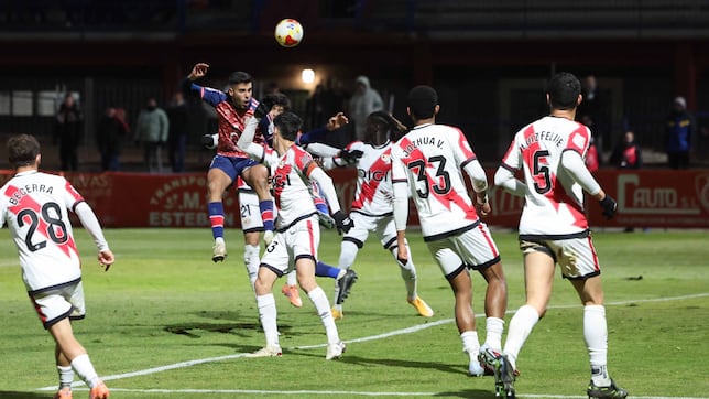 Dos goles milagrosos salvan al Rayo