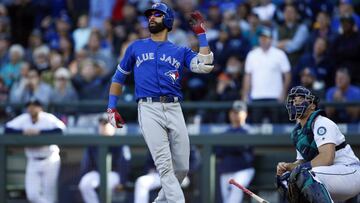 José Bautista seguirá durante un año más como mínimo con los Toronto Blue Jays.