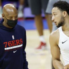 Los 76ers ponen a Simmons en el mercado para llevarse a Harden