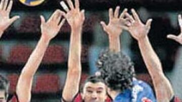 <b>BLOQUEO. </b>Todos a una, es la máxima de la Selección.