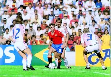 El ex jugador del Real Madrid, internacional con España, terminó su carrera con un breve paso por el Atlético Celaya mexicano. Sólo vio 5 tarjetas amarillas a lo largo de los 426 partidos que jugó.