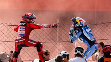 Los Márquez en la vuelta de honor de Montmeló.