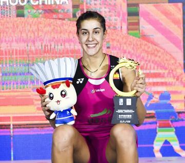 Carolina Marín, con sus trofeos del Open de Changzhou.