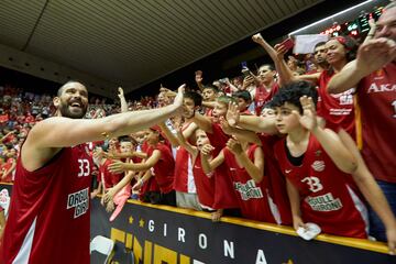 Los jugadores del Girona celebran el ascenso a la liga ACB.