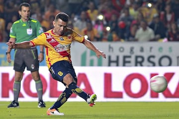 El Chato es el futbolista con más goles de penal en la historia de la Liga MX con 67 goles de 76 penales que ha cobrado con un altísimo 88% de efectividad, aparte de que era un gran mediocampista.