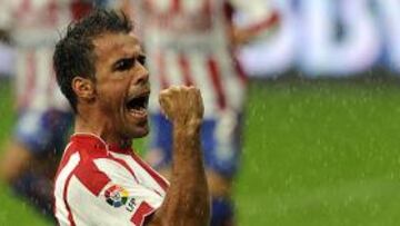 El Sporting logra los tres puntos ante un Espanyol que mereció el empate