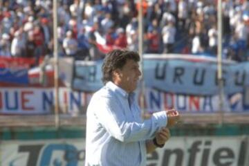 El ex técnico de la selección uruguaya comenzó su carrera como entrenador en el Rocha Fútbol Club, cuando aún era jugador, en 2000. Dirigió 47 encuentros en esa doble labor.