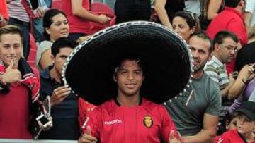 <b>EXPECTACIÓN. </b>Unos 400 aficionados se dieron cita en el Iberostar para ver en directo a Giovani.