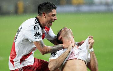 El equipo argentino logró darle vuelta a un 2-0 en contra de visitante y accedió a la final del torneo internacional, con un gol del delantero colombiano.