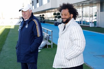 Marcelo junto al entrenador del Real Madrid, Carlo Ancelotti.