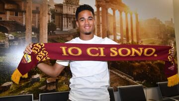 Kluivert llegó a Roma.