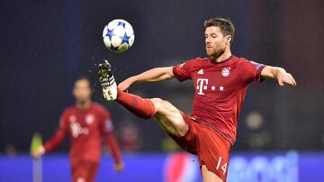 Jugó dos temporadas con el Bayern y marcó tres goles. Un gran volante central campeón dos veces de la Bundesliga. Jugó 55 partidos en la Liga de Alemania. Se retió en mayo de 2017.