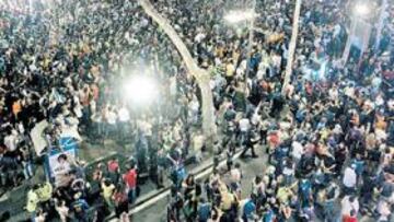 <b>CANALETES. </b>Según fuentes oficiales, 125.000 seguidores del Barça se dieron cita en la Rambla barcelonesa.