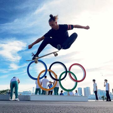 La gran esperanza local del Madrid Urban Sports. El skater mostoleño, máximo exponente del skateboarding nacional, nació un 1 de diciembre del 1994. Casualidades de la vida, le construyeron un granskatepark al lado de casa. Se inició en este deporte y ha ganado las principales competiciones de skate de Europa, llegando a clasificarse para los Juegos Olímpicos de este verano. Se quedó a muy pocas centésimas de la final. El domingo, en las finales de Bowl, sacará a relucir todo su repertorio en el MUS. 