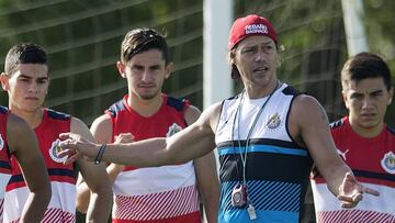 Almeyda ya busca refuerzos para Chivas; descarta continuidad de Cota