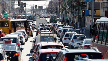 Valparaiso, 26 de junio de 2021.
Gran congestion vehicular se registro en la Avenida Argentina por el control de despalzamiento realizado por personal de la Armada y la autoridad sanitaria.
Andres Pina/Aton Chile