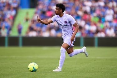 Balde surgió como una promesa de 18 años en el sistema de Xavi, alternando su tiempo entre el Barça Atlètic y el primer equipo en la 21-22. Participó 15 veces en Segunda B, sumando un gol y cuatro asistencias, además de realizar siete apariciones con el primer equipo (cinco en Liga y dos en Champions League), donde su vertiginosa velocidad y precisión en los regates insinuaron que sería una pieza clave en el lateral izquierdo. Tras demostrar que podía asumir las exigencias tácticas, firmó un nuevo contrato hasta 2028 y desde entonces se ha consolidado como titular indiscutible en el costado izquierdo del Barcelona y como uno de los mejores jugadores en su posición a nivel mundial. 
