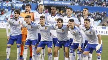 El once del Real Zaragoza frente al Málaga: Cristian Álvarez, Petrovic, Jair, Lluís López y Sabien Merino en la fila de arriba y Eugeni, Chavarría, Francés, Francho, Borja Sáinz y Álvaro Gimén