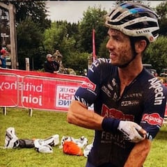 Roban la bicicleta de Alex Richardson a punta de machete en Londres