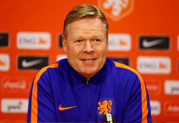 Tras dos grandes fiascos de Holanda, no clasificándose ni para la EURO 2016 ni para el Mundial 2018, la Federació recurre a Koeman en febrero de 2018. El técnico va dando galones a jugadores jóvenes como De Ligt, Frenkie de Jong o Depay y la selección empieza a mostrar resultados llegando a la final de la Liga de Naciones de la UEFA.