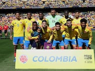 Colombia's players pose for a photo ahead of a friendly football match between Colombia and France at Northwest Stadium in Landover, Maryland, on March 29, 2026. (Photo by FRANCK FIFE / AFP)