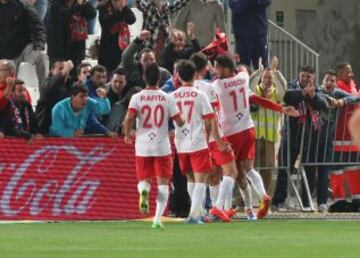 4-3. Hicham celebra el cuarto gol con sus compañeros.