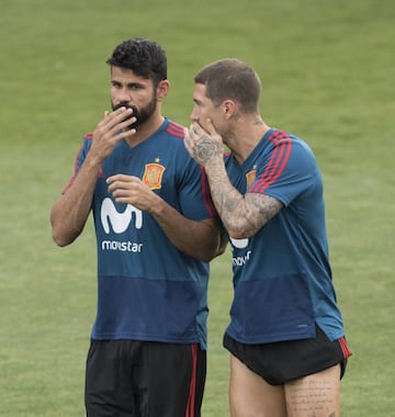 España entrena pensando en el partido contra Marruecos