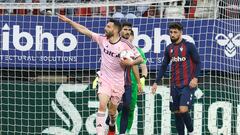 El viejo rockero del gol sigue siendo indispensable en el equipo oviedista. Un doblete hizoque el Oviedo no le perdiera la cara a un partido que podría haber sido el final de temporada si el Racing hubiera empatado.