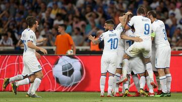 Italia liquida a Grecia a domicilio y vuelve a ilusionarse