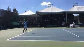 Manuel Sánchez, tenista mexicano, derrotó a Christopher Díaz Figueroa, guatemalteco, en tres sets por 6-2, 6-2 y 7-6 para igualar el marcador entre países.