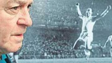 Alfredo Di Stéfano y la imagen de su gol al Vasas.