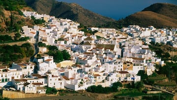 Un medio irlandés señala el “pueblo más bonito” de Andalucía: playa enorme, vuelos a 30 euros y un festival único