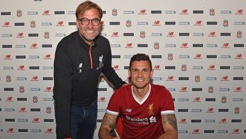 Klopp oversees Lovren pen his new contract