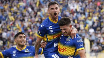 Futbol, Everton vs Monagas.
 Copa Libertadores 2022.
 El jugador de Everton Lucas Di Yorio, derecha, celebra con sus companeros su gol contra Monagas durante el partido de ida de la fase dos de la Copa Libertadores disputado en el estadio Sausalito de Vin