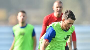 Aduriz en Lezama, con Garitano detrás.