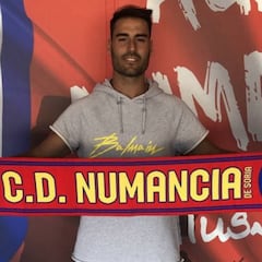 El Numancia anuncia el fichaje de Nestor Albiach