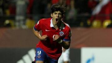 Con 18 años recién cumplidos el 30 de enero pasado, Gabriel Mazuela fue reclutado por la cantera de Universidad de Chile después de ser visto en torneos interescolares y fue el goleador de la Sub 17 en Paraguay 2015, con dos anotaciones. Sigue en las inferiores de Universidad de Chile.