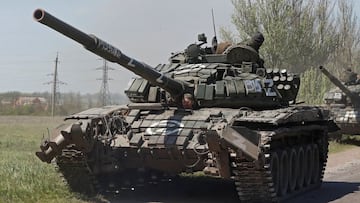 Service members of pro-Russian troops drive a tank during Ukraine-Russia conflict near Novoazovsk in the Donetsk Region, Ukraine May 6, 2022. REUTERS/Alexander Ermochenko