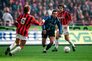 Máximo goleador del Inter de Milán en la Serie A durante tres temporadas consecutivas 94/95 (8 goles en 20 partidos), 93/94 (16 goles en 28 partidos) y la temporada 92/93 (20 goles en 28 partidos)