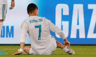 Cristiano Ronaldo's leg left with stud marks by Geromel