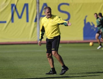 Paco Herrera durante una sesi&oacute;n de entrenamiento.