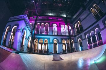 El patio de la casa es una de la estrellas de House of Vans M¨¦xico. Se ha redise?ado completamente para que sea un skatepark 100% funcional tanto para los amantes del Street como del Park. E incluyendo elementos tanto para skate como para BMX.