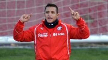 <b>EL FUTBOLISTA LLEGA ESTE FIN DE SEMANA</b> Alexis ha seguido desde la distancia las negociaciones. Primero, desde Argentina donde disputó la Copa América y luego desde su Chile natal, donde se encuentra de vacaciones. El futbolista llegará este fin de semana a Barcelona.